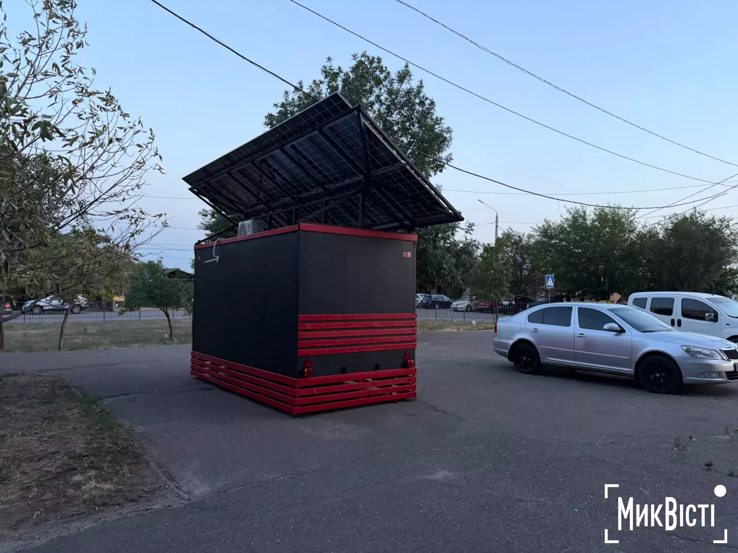 Кіоск на Намиві, де мають прибрати сонячну панель. Фото: НикВести