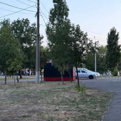 Кіоск на Намиві, де мають прибрати сонячну панель. Фото: МикВісті