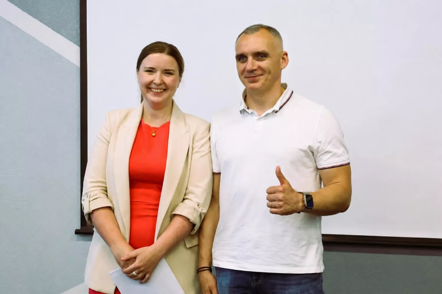 Ганна Монтавон, Олександр Сєнкевич, Фото відредаговане AI (OpenAI, Firefly) з оригінального фото пресслужби міськради Миколаєва 3 червня 2024 року