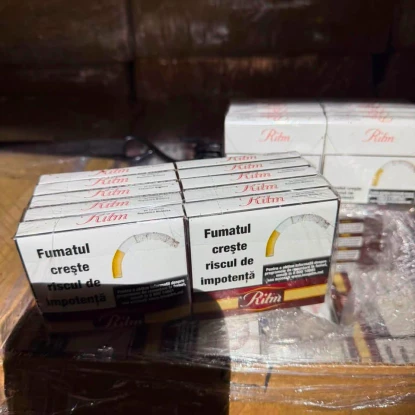 «No smoking»: на кордоні зупинили цистерну, доверху набиту цигарками. Фото: митна служба