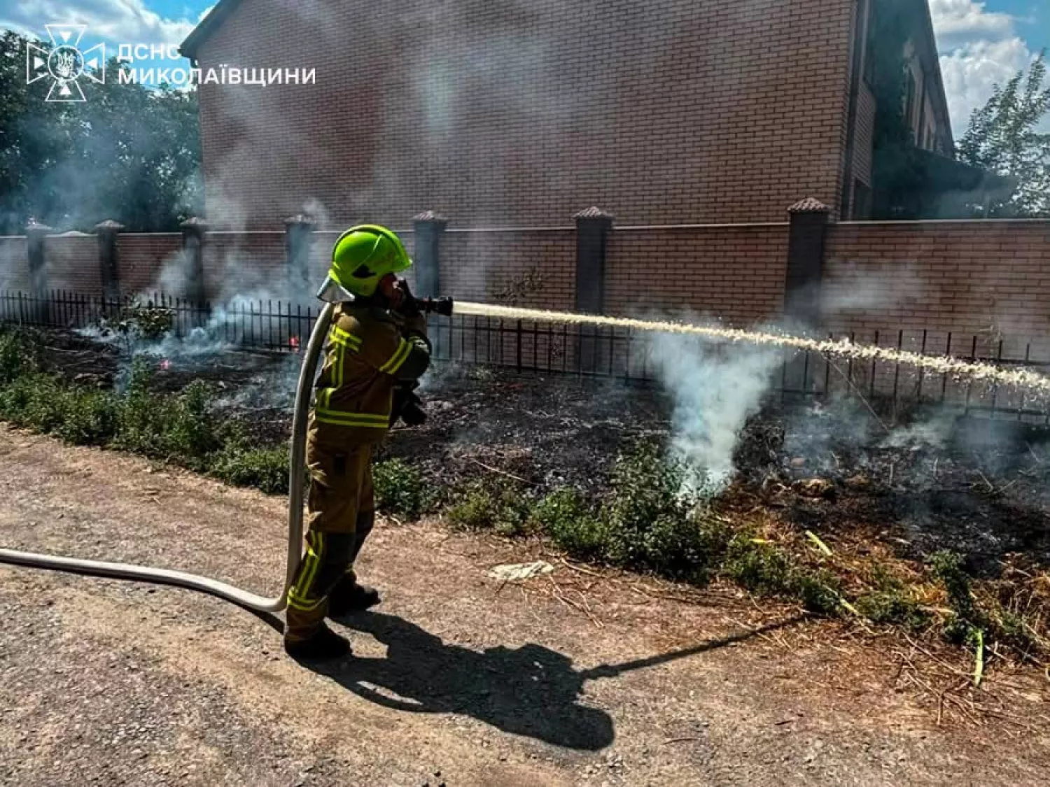 Ліквідація пожежі в Миколаївській області. Фото: ДСНС Миколаївщини