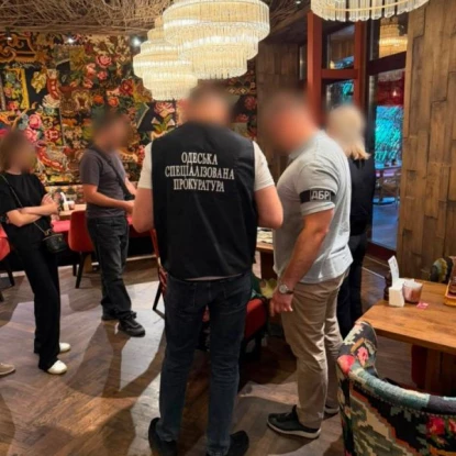 В Одесі працівницю ТЦК затримали під час отримання хабаря. Фото: Генпрокуратура