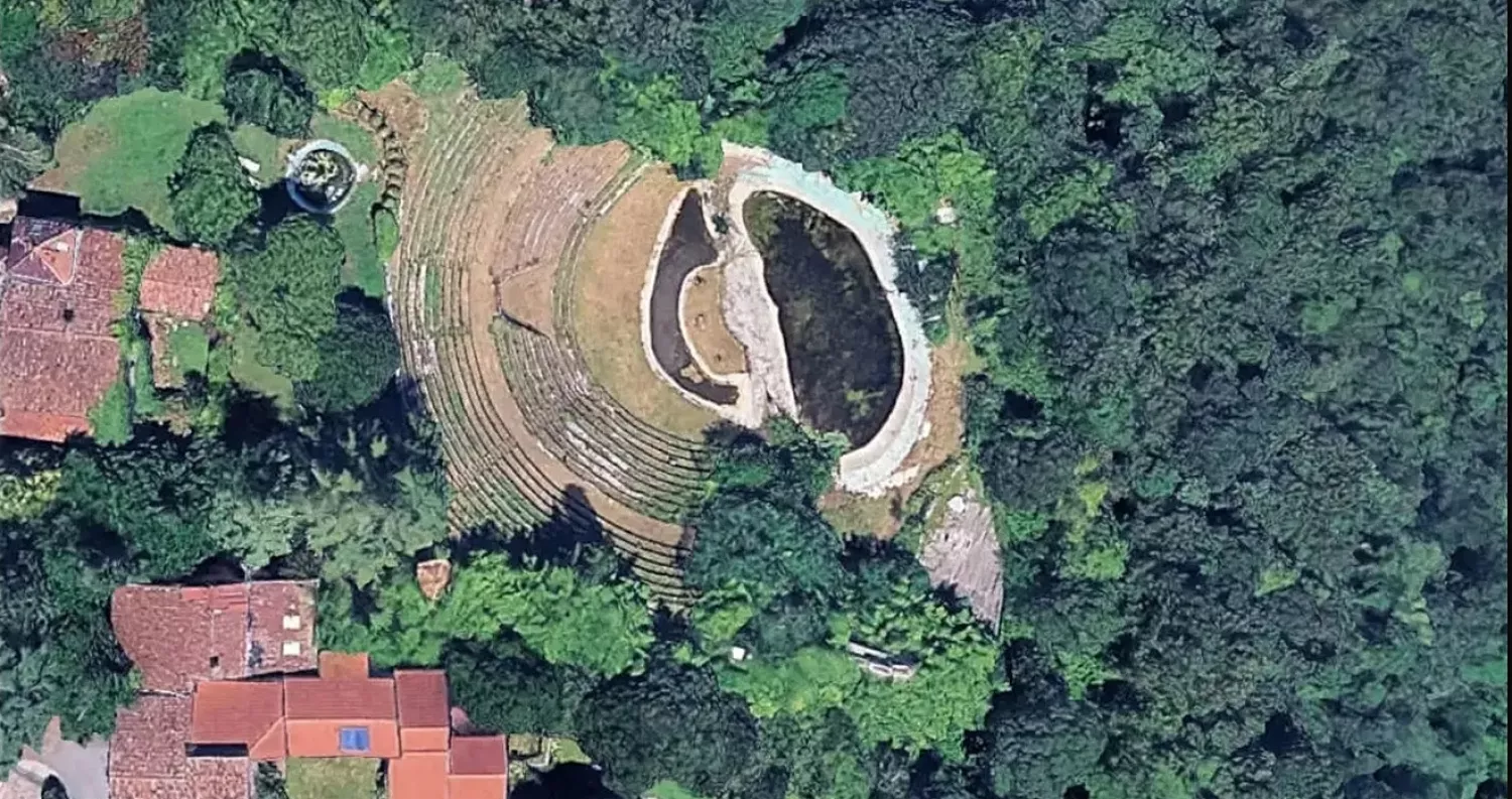 «Давній амфітеатр», якого насправді не існувало. Скриншот: Google Maps