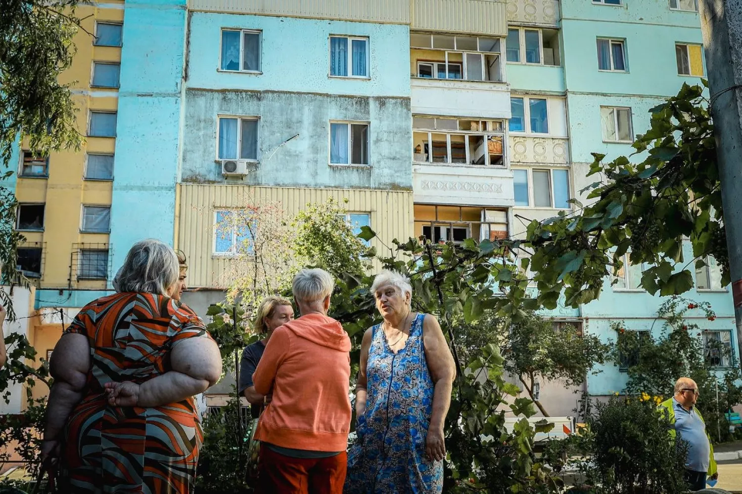 Ліквідація наслідків атаки на Миколаїв. Фото з Telegram-каналу Олександра Сєнкевича