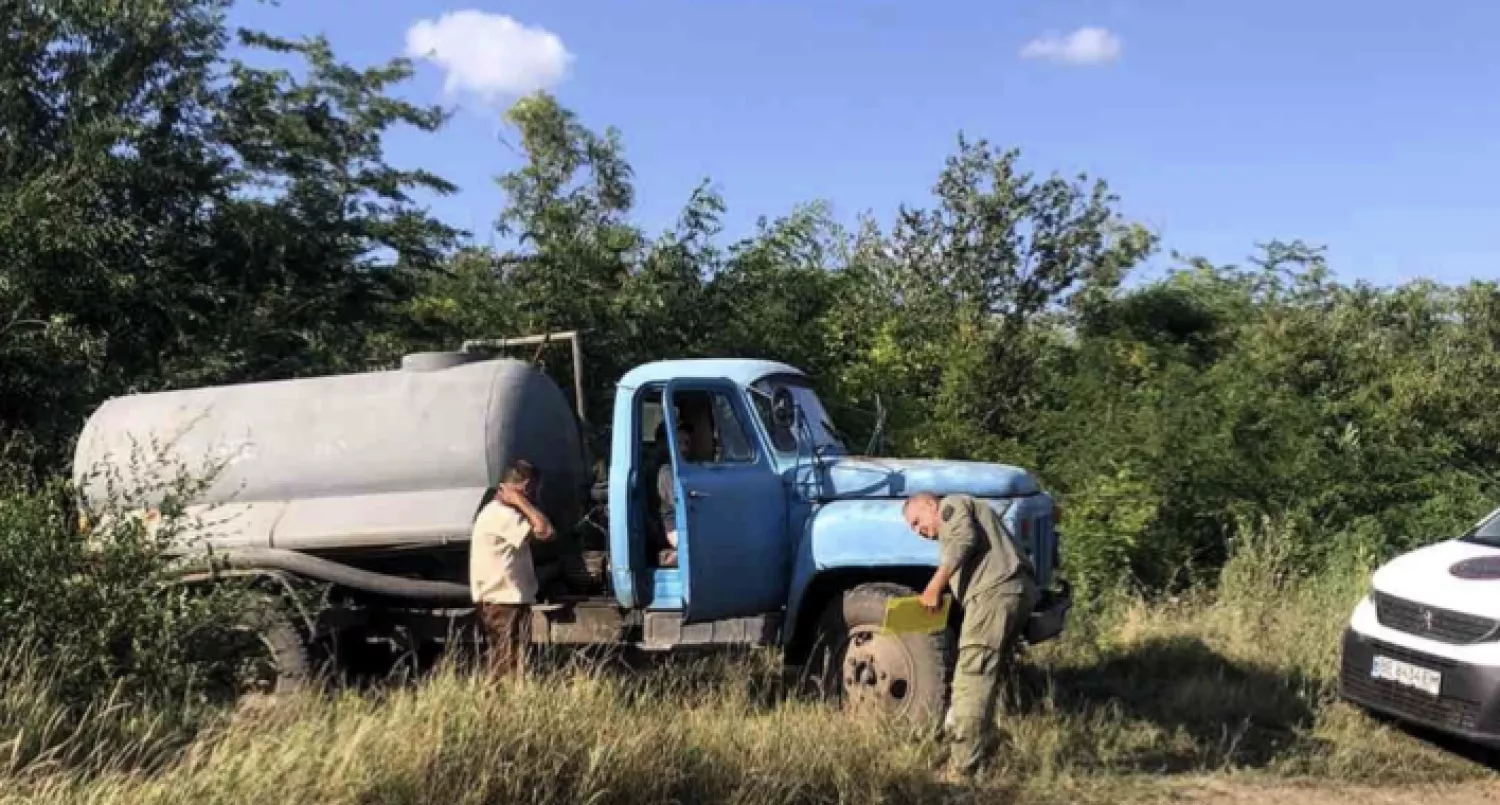 Забруднення ґрунту біля Нового Бугу. Фото Державна екологічна інспекція Південно-Західного округу
