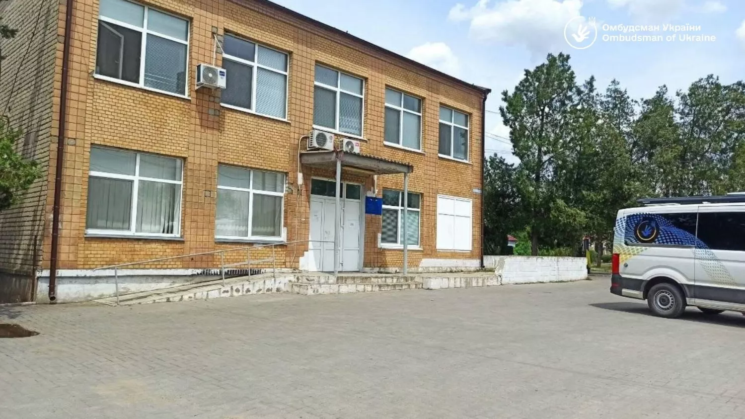 У Мішково-Погоріловому на Миколаївщині перевірили доступність ЦНАПу та амбулаторії. Фото: Представництва омбудсмена