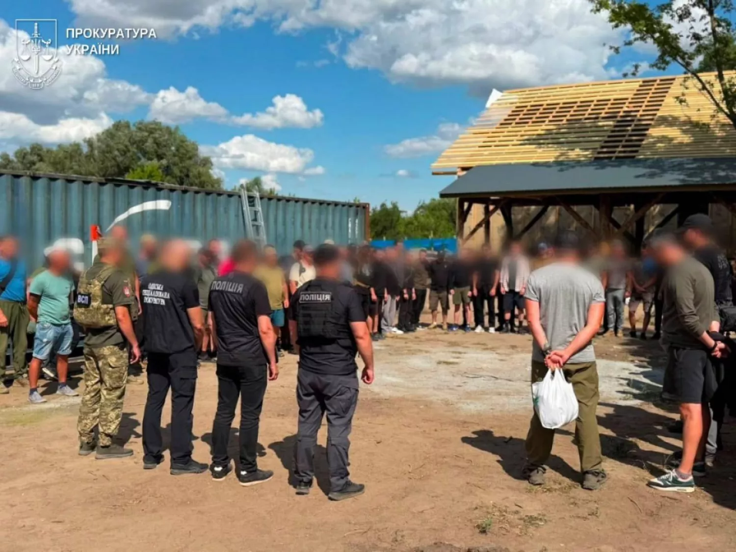 На Одещині затримали командира частини: майже сотня військових будувала його будинок. Фото: прокуратура