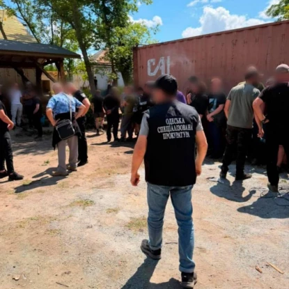 На Одещині затримали командира частини: майже сотня військових будувала його будинок. Фото: прокуратура