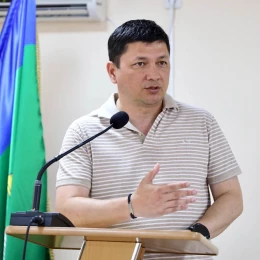 Віталій Кім представив очільника міської військової адміністрації Південноукраїнська Івана Кухту. Фото: Миколаївська ОВА