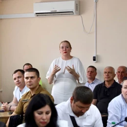 Віталій Кім представив очільника міської військової адміністрації Південноукраїнська Івана Кухту. Фото: Миколаївська ОВА