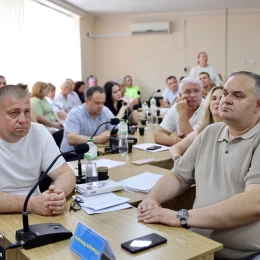 Віталій Кім представив очільника міської військової адміністрації Південноукраїнська Івана Кухту. Фото: Миколаївська ОВА