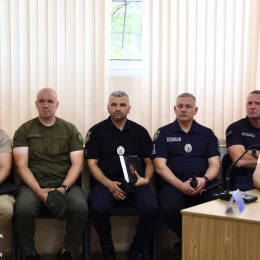 Віталій Кім представив очільника міської військової адміністрації Південноукраїнська Івана Кухту. Фото: Миколаївська ОВА