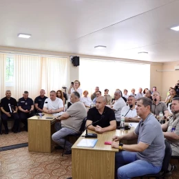 Віталій Кім представив очільника міської військової адміністрації Південноукраїнська Івана Кухту. Фото: Миколаївська ОВА