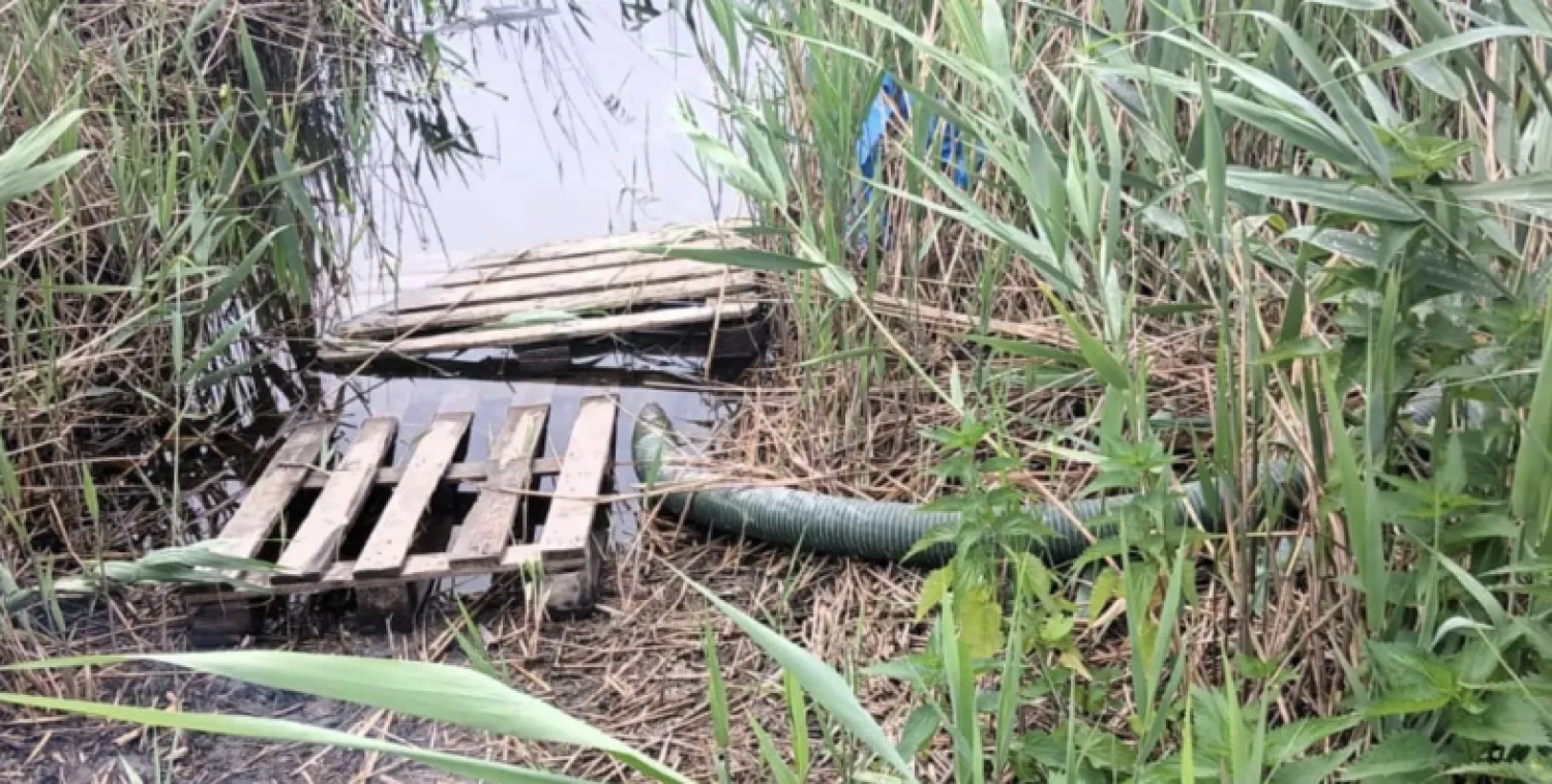 Незаконний забір води з річки Інгул виявили на Миколаївщині. Фото Державної екологічної інспекції