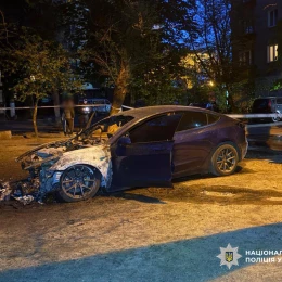 Підпал трьох автівок «Tesla» в Одесі. Фото нацполіція