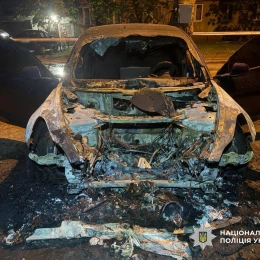 Підпал трьох автівок «Tesla» в Одесі. Фото нацполіція