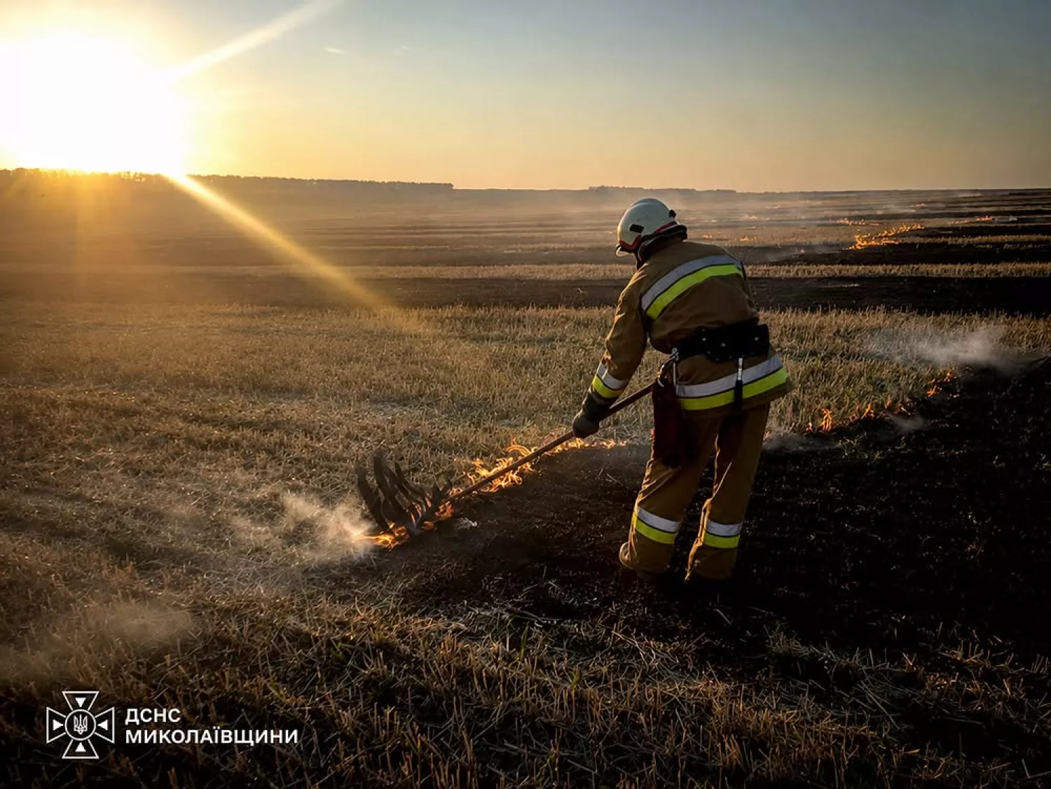 Ліквідація пожежі в Миколаївській області. Фото: ДСНС Миколаївщини