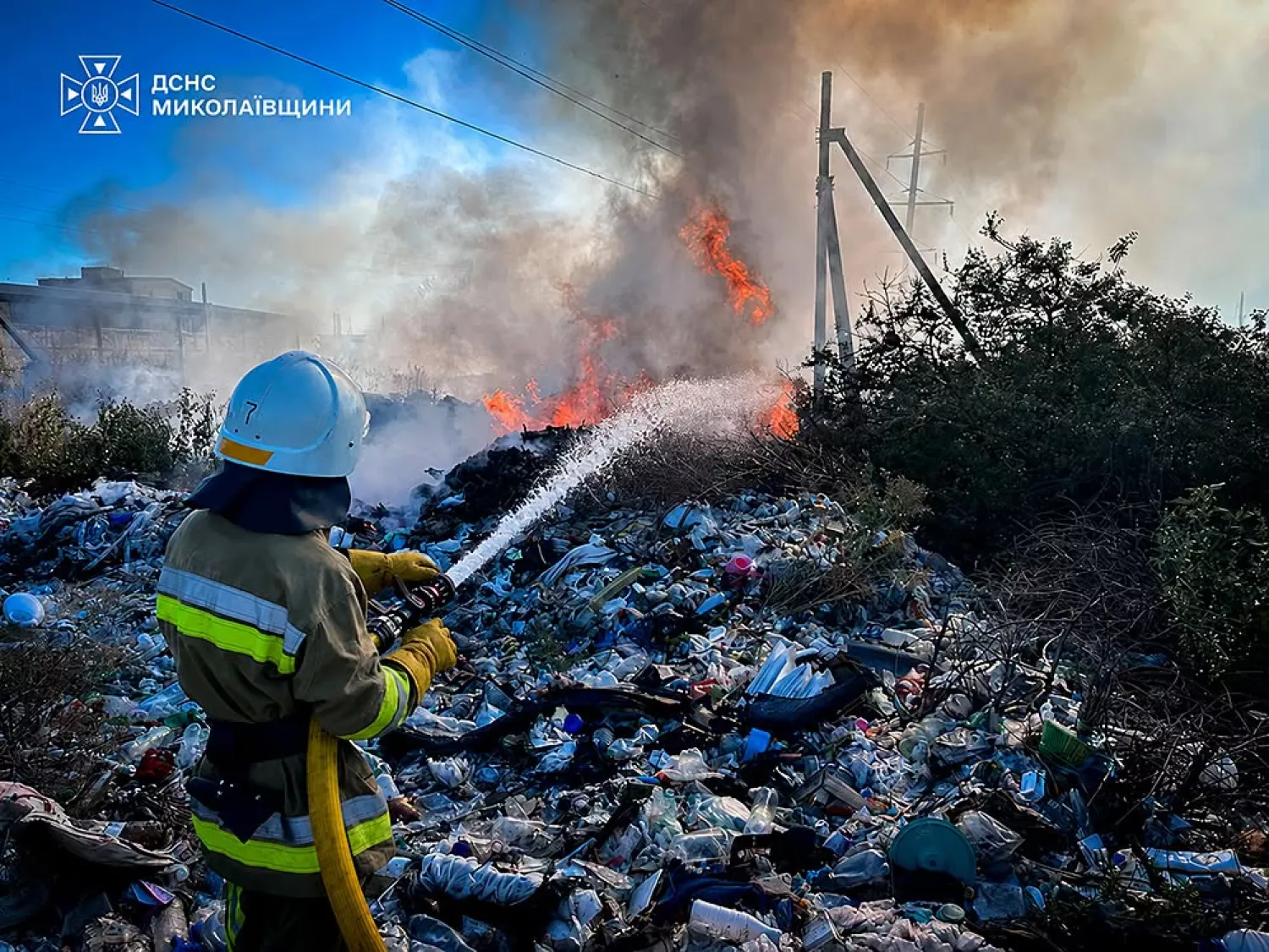 Ліквідація пожежі в Миколаївській області. Фото: ДСНС Миколаївщини