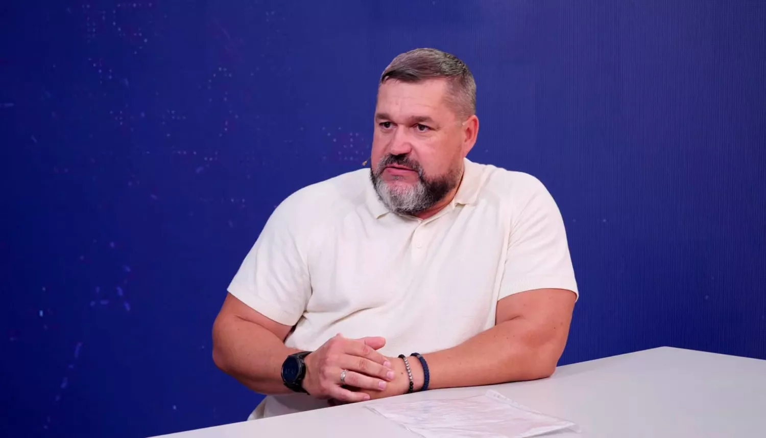 Денис Андрєєв розповів про символіку, професійну освіту та медзаклади. Фото: Миколаївська обласна рада