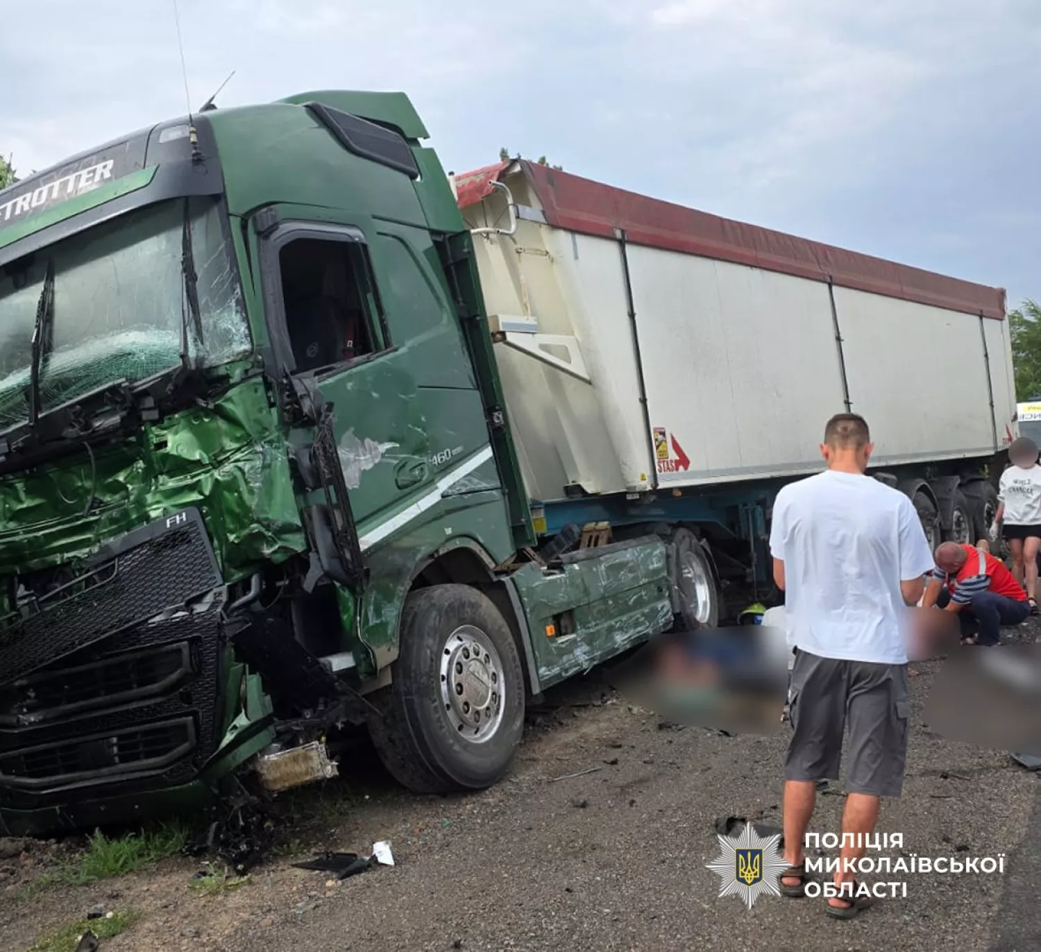По дорозі з Одеси до Миколаєва сталася смертельна ДТП. Фото: ГУНП в Миколаївській області