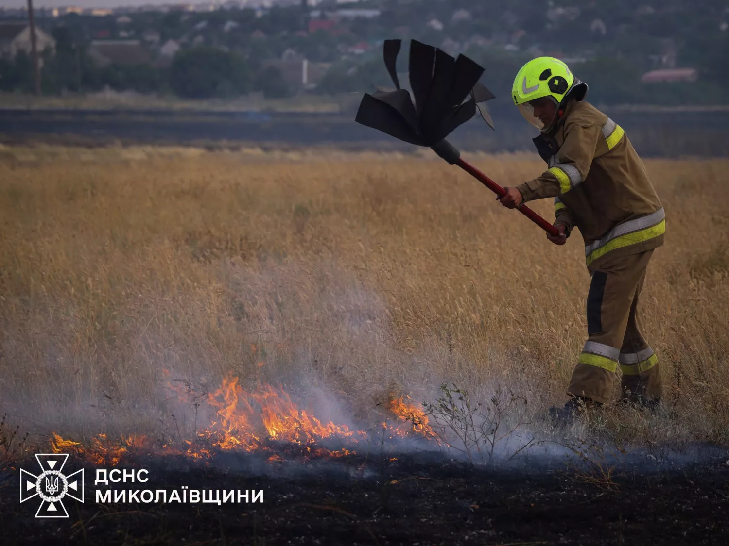 На Миколаївщині за добу сталося 41 пожежа. Фото: ДСНС