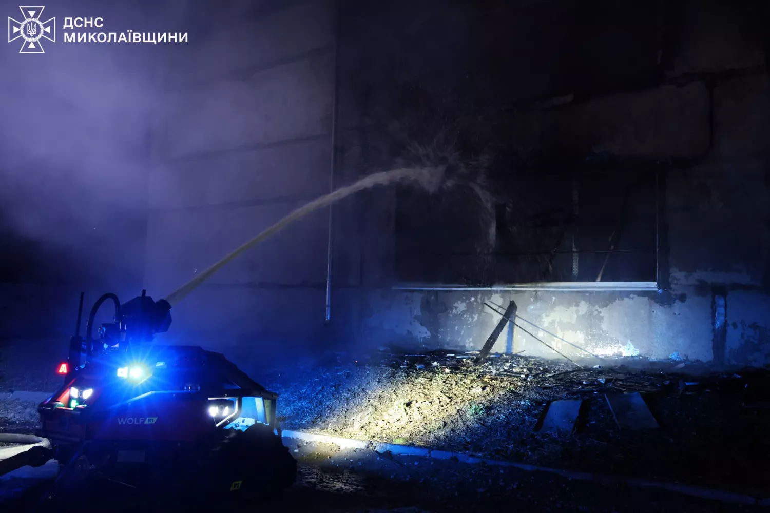 Рятувальники показали наслідки атаки на підприємство в Миколаєві 4 липня. Фото: ДСНС