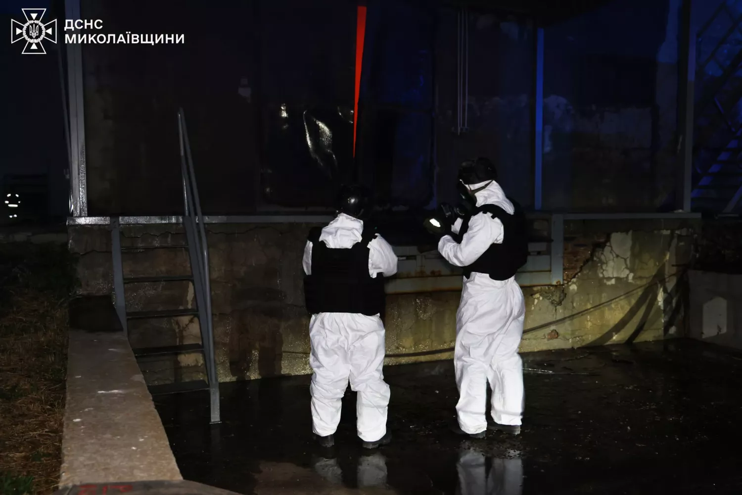 Рятувальники показали наслідки атаки на підприємство в Миколаєві 4 липня. Фото: ДСНС
