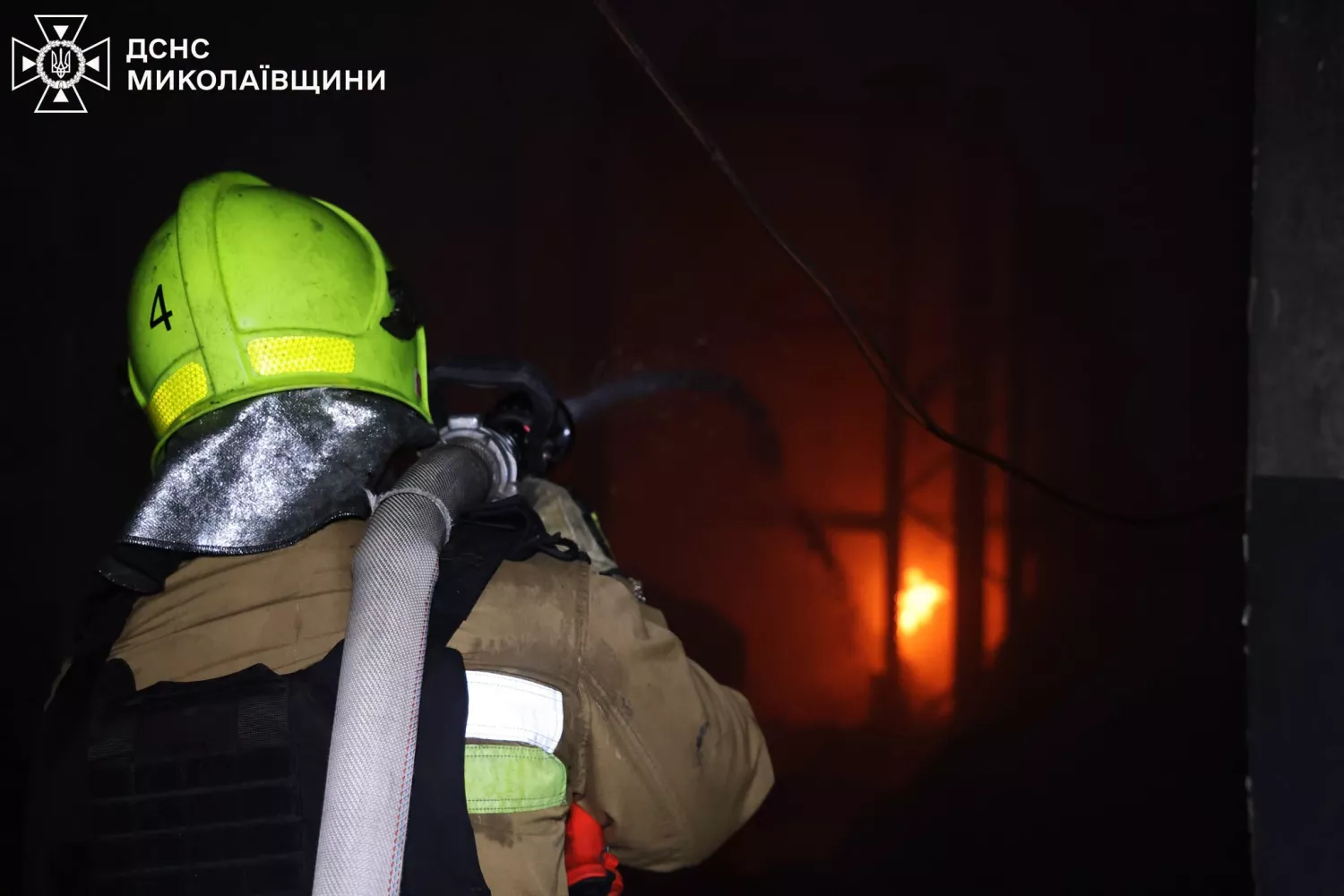 Рятувальники показали наслідки атаки на підприємство в Миколаєві 4 липня. Фото: ДСНС