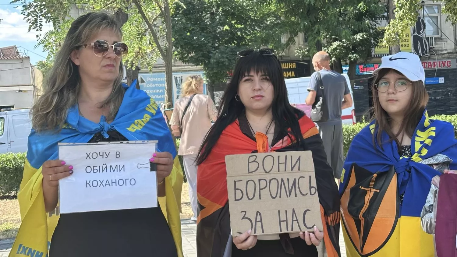 Рідні військовополонених та зниклих безвісти вийшли на акцію в Миколаєві. Фото: Суспільне Миколаїв, Назарій Рубаняк