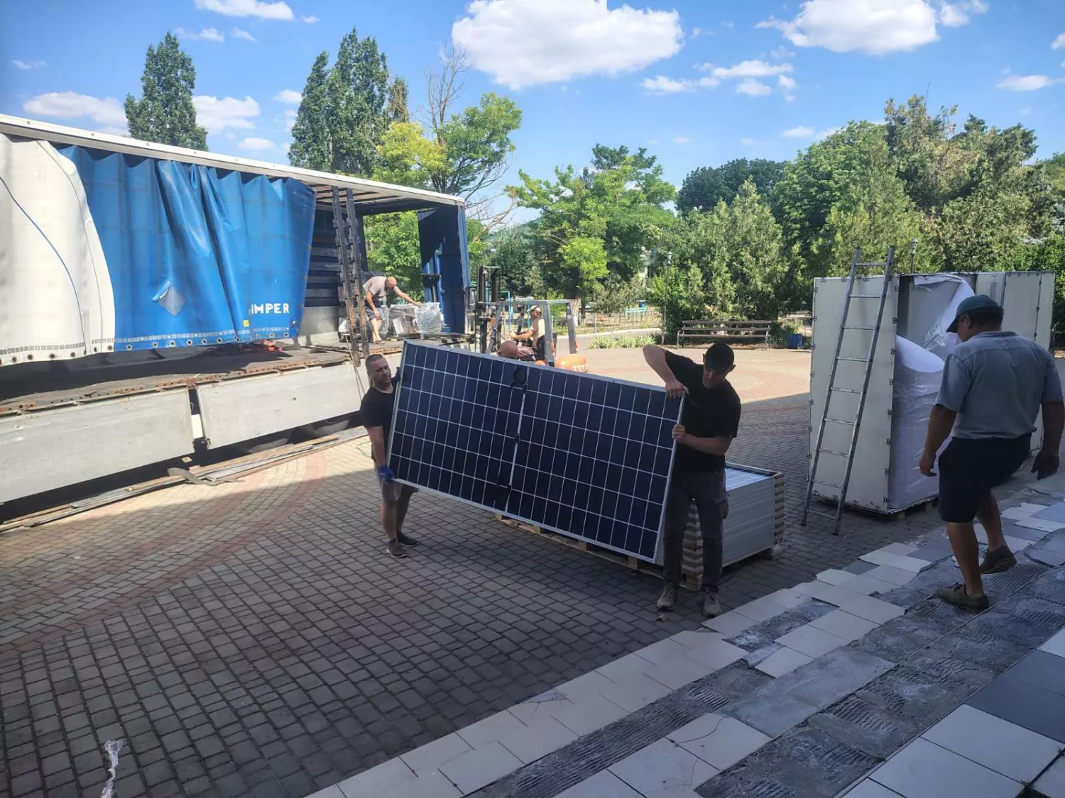 Березанська громада отримала сучасне сонячне обладнання від німецьких партнерів. Фото: Березанська територіальна громада