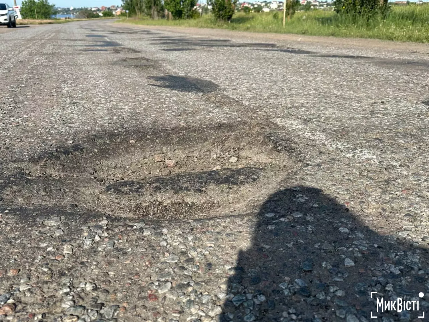 Стан дорожнього покриття на в'їзді до мікрорайону Матвіївка з боку траси. Фото: «НикВести»