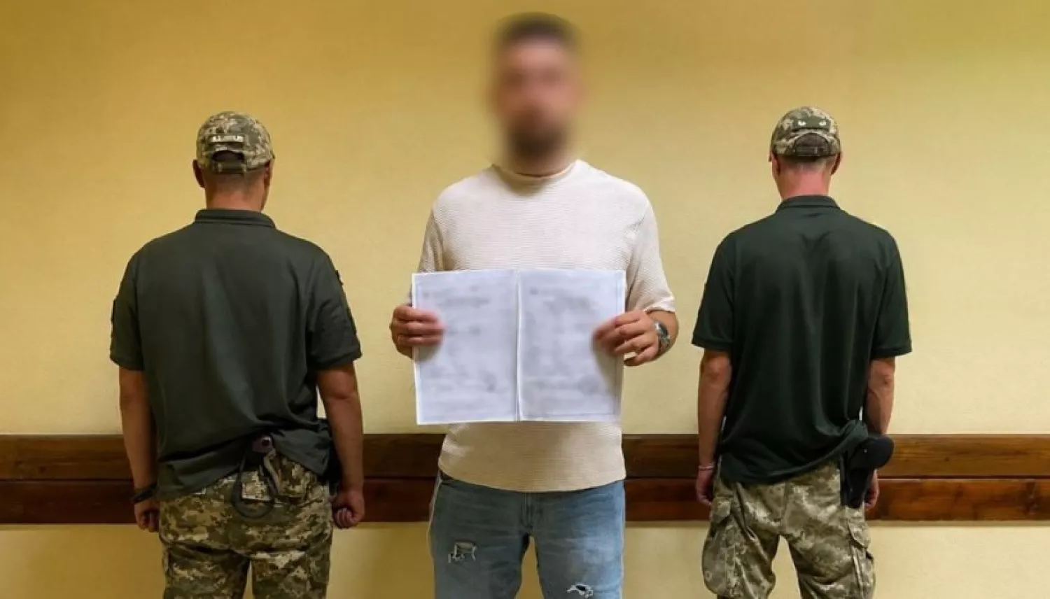 Купив документи на двійнят. Фото ДПСУ