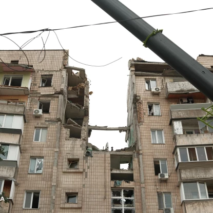 У Києві завершили пошук людей після ракетної атаки РФ. Фото: ДСНС