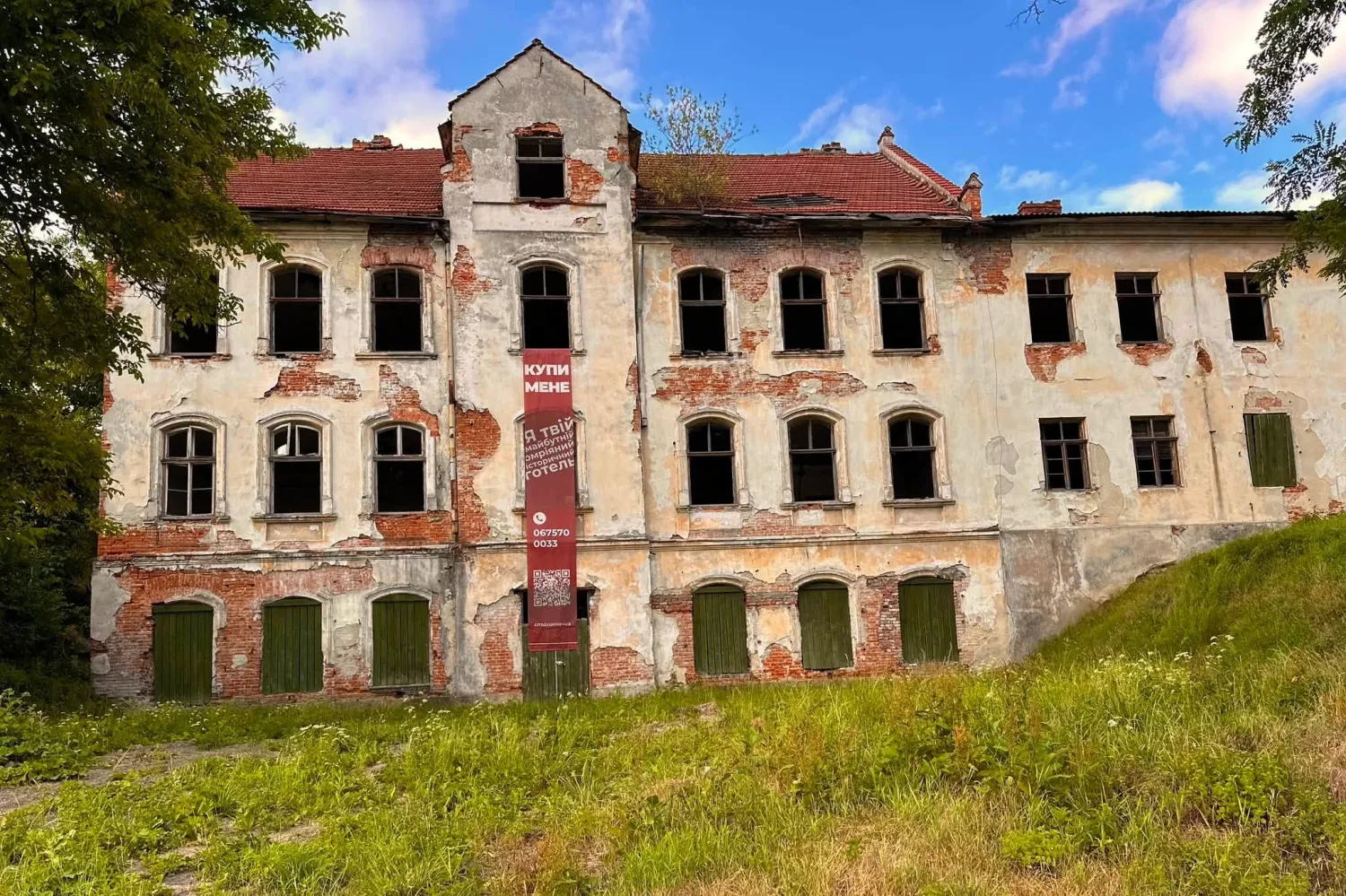 Занедбані школи на Львівщині перетворять у готель. Фото: Спадщина.UA