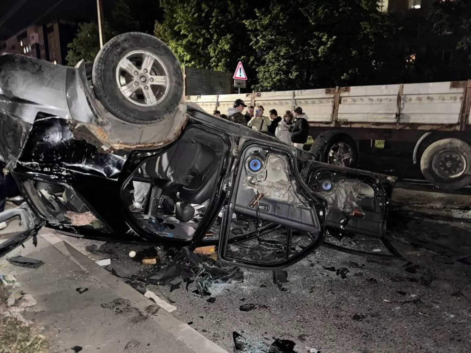 Пошкоджений службовий автомобіль ТЦК після інциденту у Львові. Фото: Суспільне Львів/Грицан Ірина