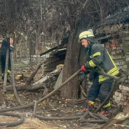Понад 300 рятувальників ліквідували наслідки обстрілів у Вишневому на Київщині. Фото: ДСНС