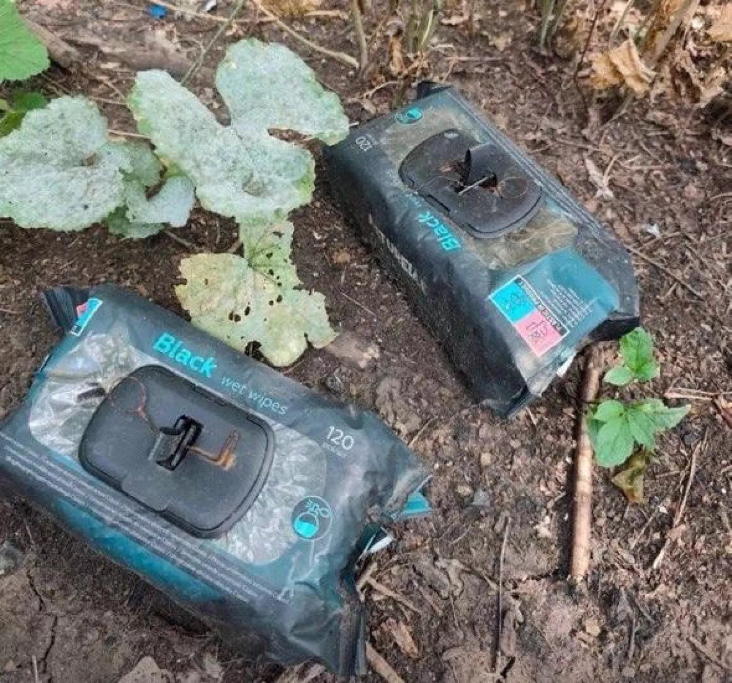 На Херсонщині росіяни маскують вибухівку під упаковки вологих серветок. Фото: Херсонська ОВА