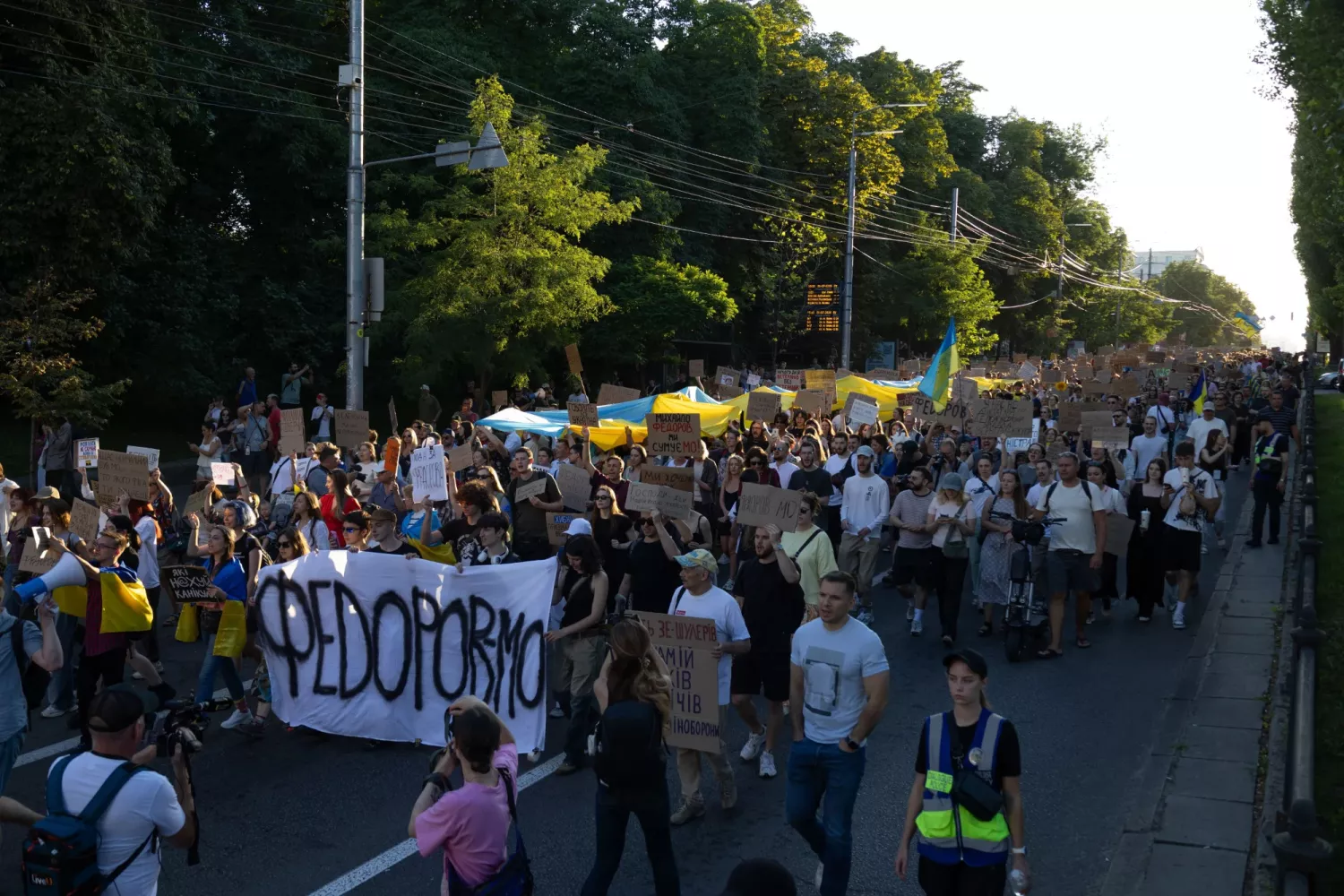 У Києві відбулася багатотисячна акція на підтримку Михайла Федорова. Фото: Сергій Окунєв, NV