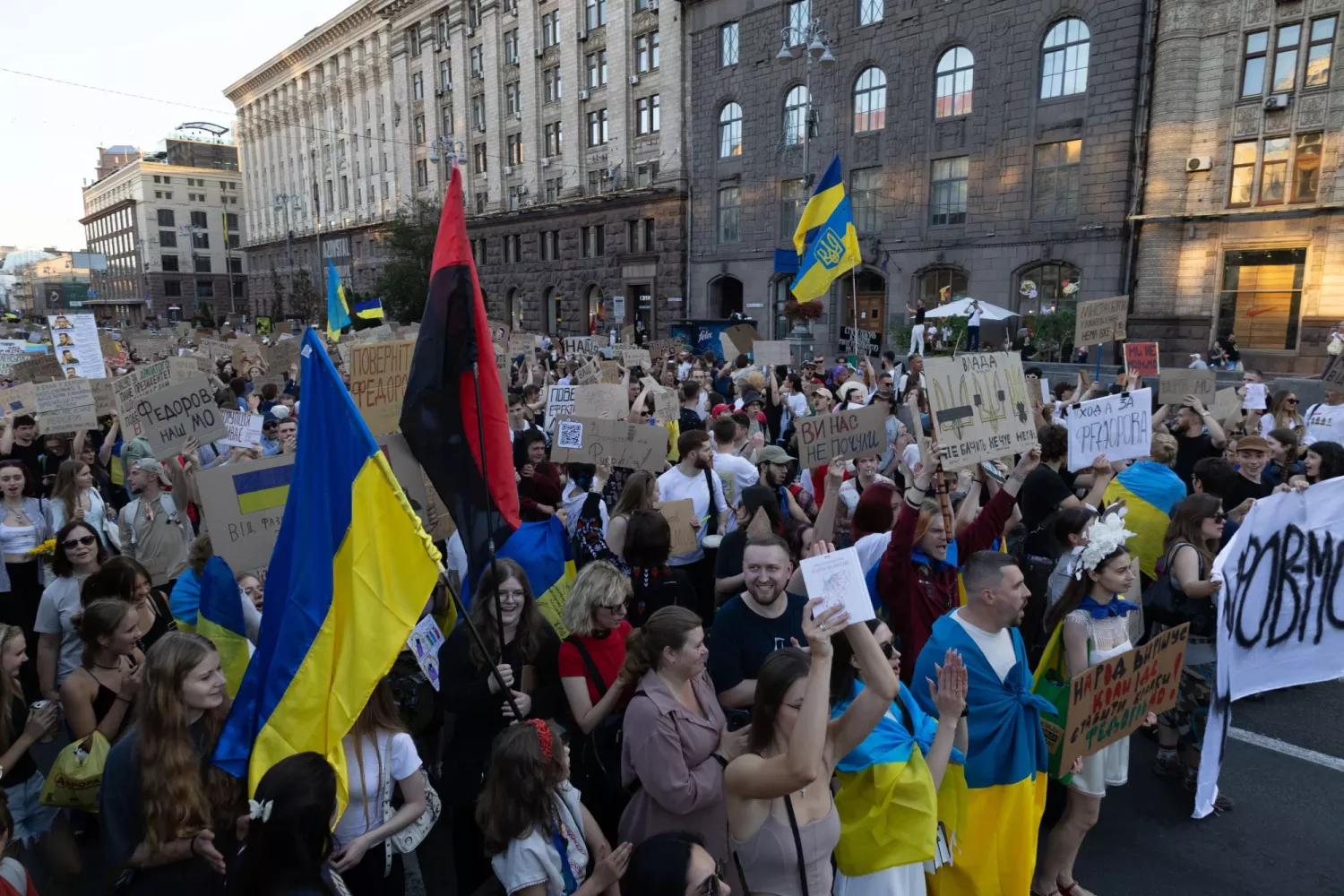 У Києві відбулася багатотисячна акція на підтримку Михайла Федорова. Фото: Сергій Окунєв, NV