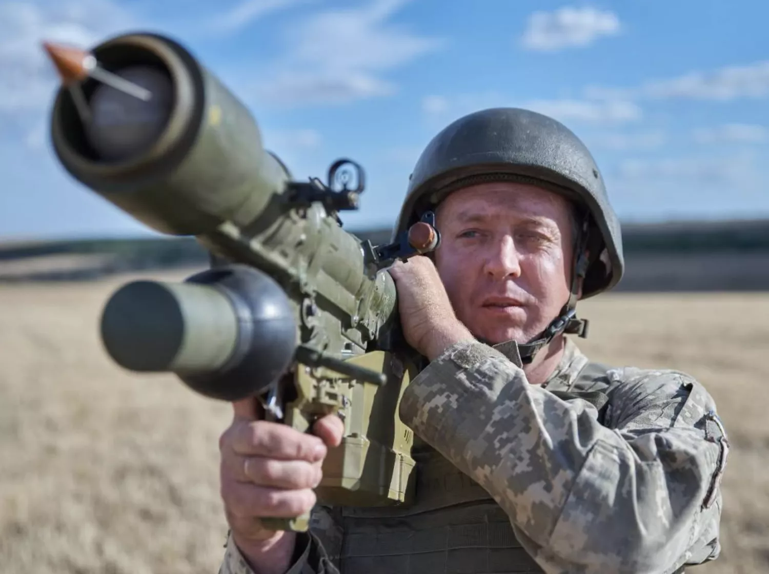 Військовий знищив реактивний ударний безпілотник під час повітряної атаки. Фото: Командування Повітряних Сил ЗСУ