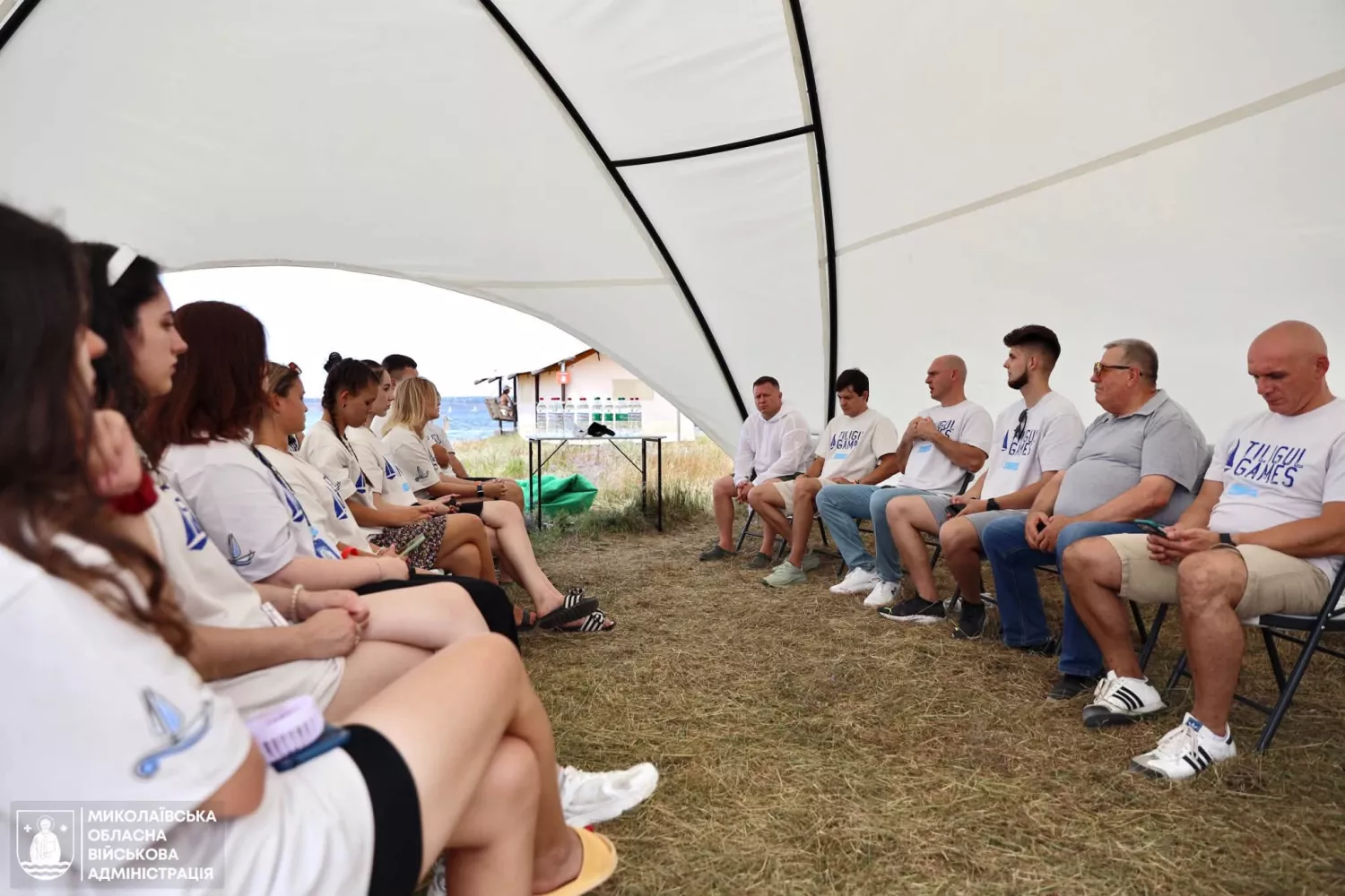Миколаївські політики діляться порадами з молодими «конгресменами». Фото: Миколаївська ОВА