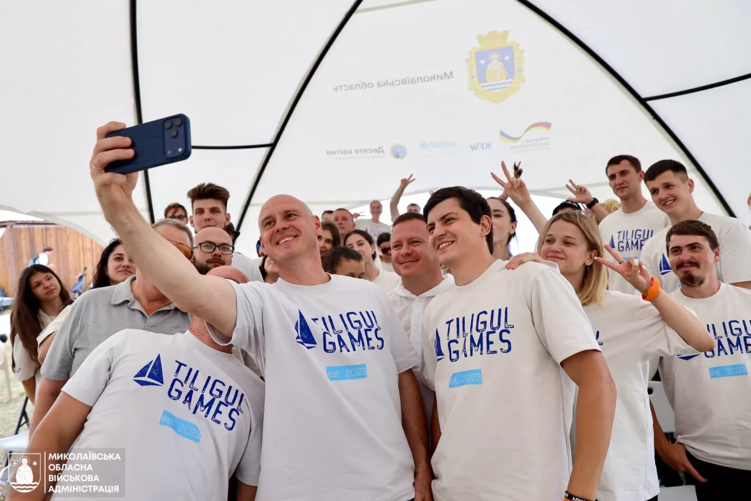 Миколаївські політики після засідання молодіжного конгресу: Олександр Сєнкевич, Георгій Решетілов, Антон Табунщик, Раміль Агабеков. Фото: Миколаївська ОВА