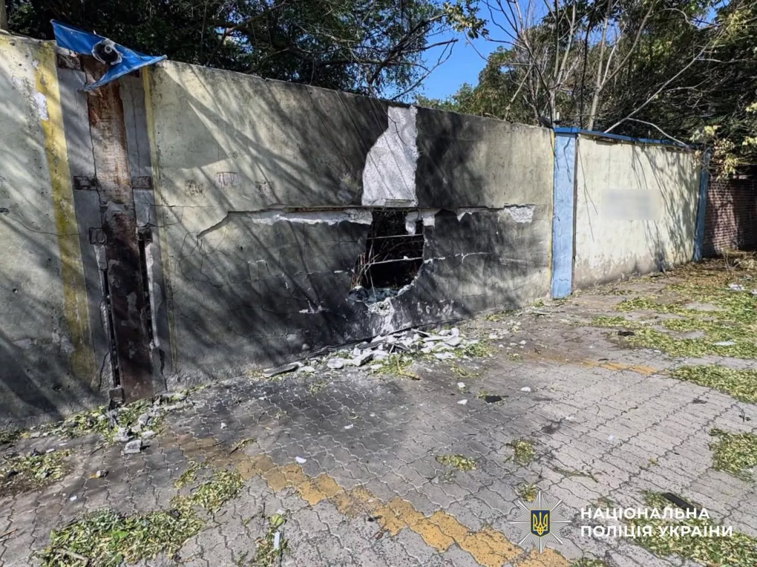 Наслідки обстрілу Херсонщини. Фото: Нацполіція