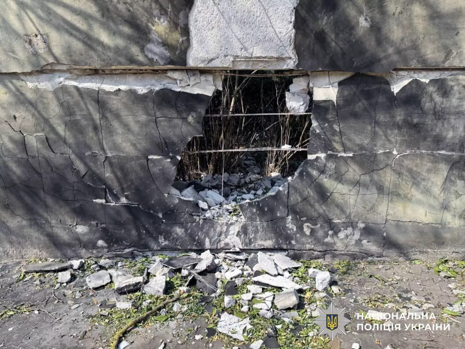 Наслідки обстрілу Херсонщини. Фото: Нацполіція