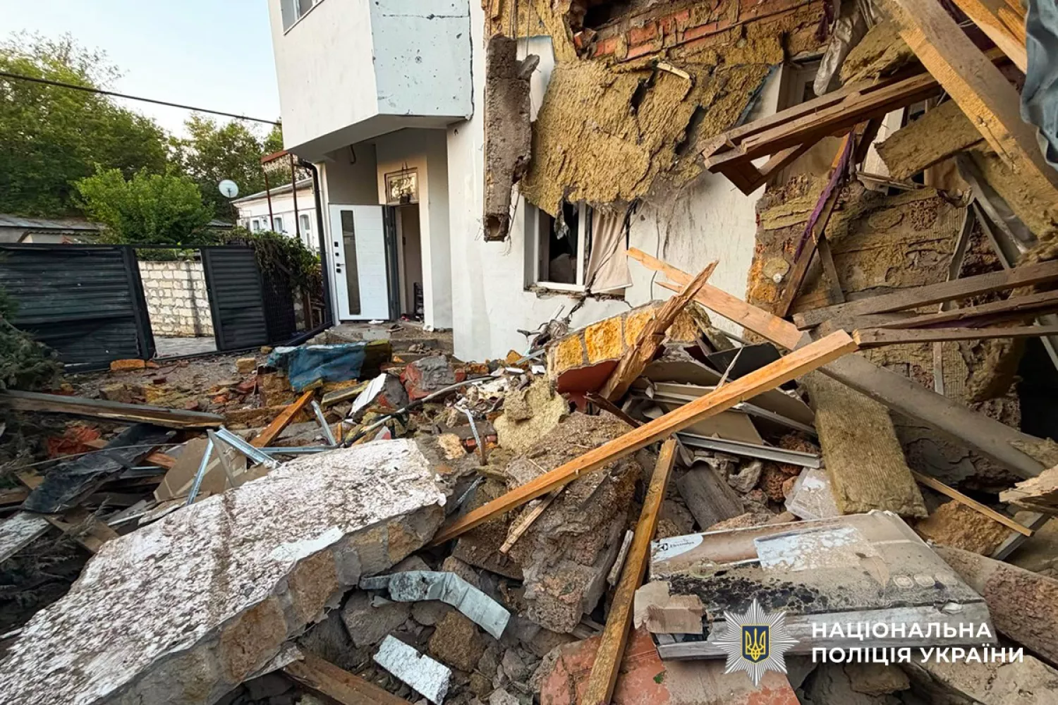У поліції розповіли про наслідки нічної атаки на Миколаївщину 11 серпня. Фото: Нацполіція