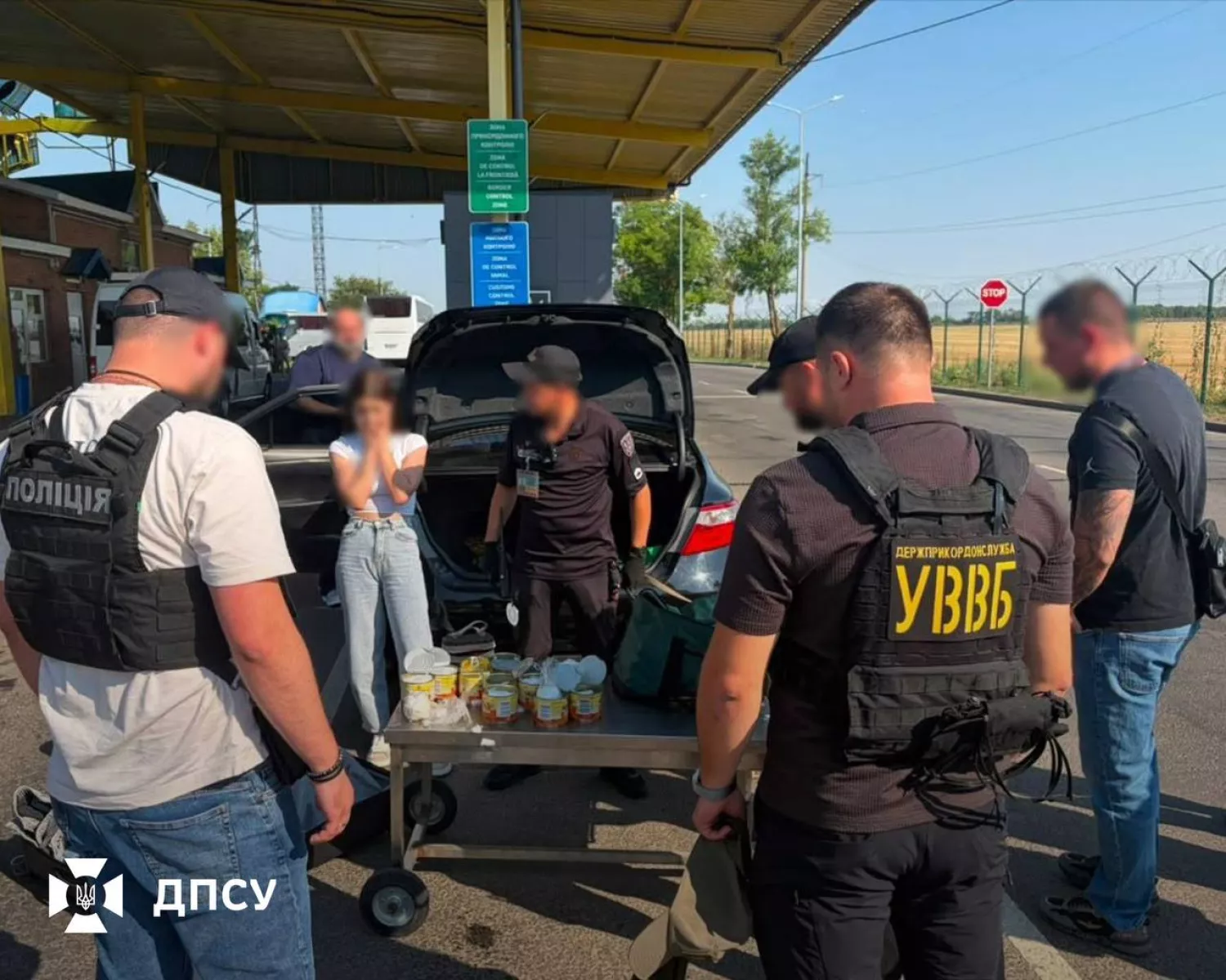 На Одещині 19-річна пасажирка намагалася вивезти до Молдови майже 3 кг психотропів. Фото: ДПСУ