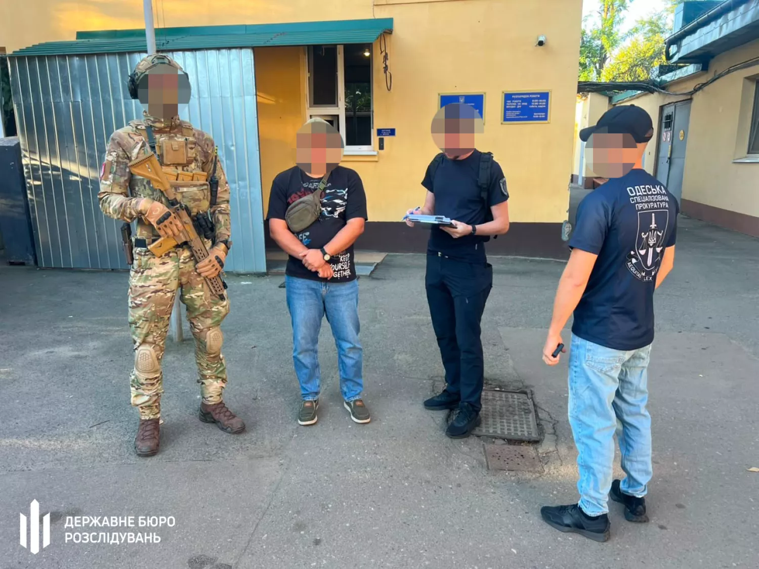 Чотирьом працівникам ТЦК повідомили про підозру у незаконному утриманні людей. Фото ДБР
