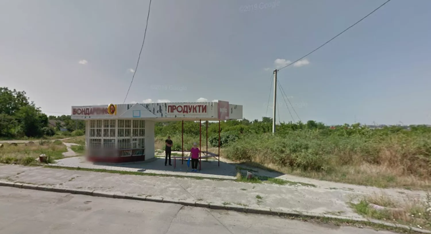 Кіоск із зупинкою, який демонтували по вул. 9-й Воєнній. Скриншот Google Maps