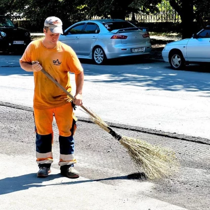 Ремонт покриття на Космонавтів у Миколаєві. Фото Миколаївська міська рада
