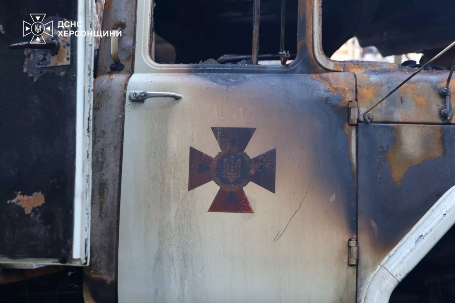 Російські дрони вночі вдарили по підрозділу ДСНС у Херсоні. Фото: ДСНС
